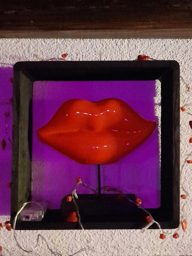 Love Room Le Rouge Et Noir Barr Exterior foto