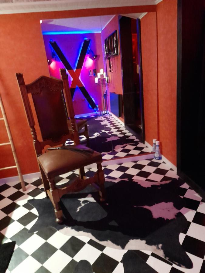 Love Room Le Rouge Et Noir Barr Exterior foto